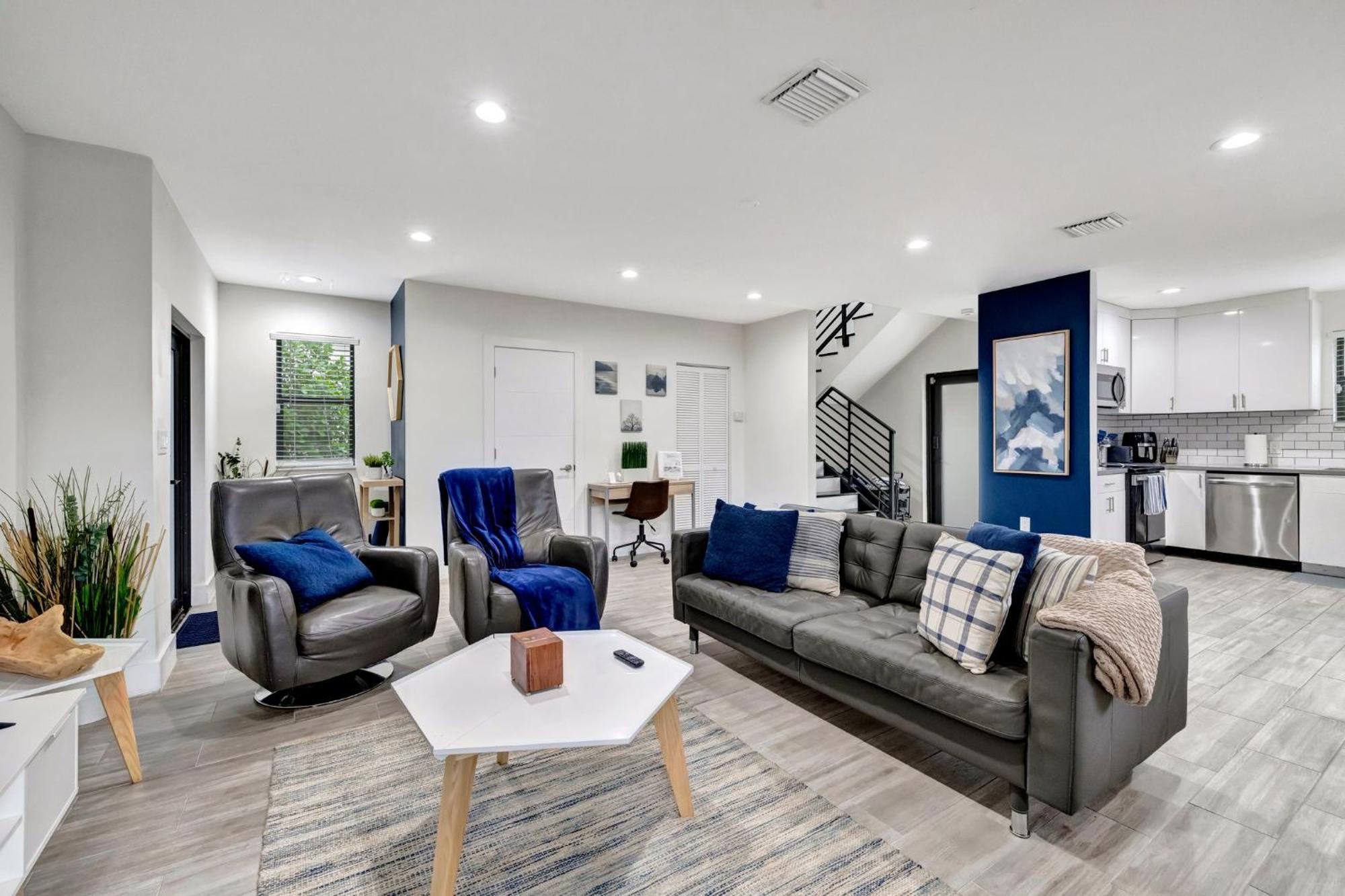Magnificent Townhome Steps From Atlantic Ave Delray Beach
