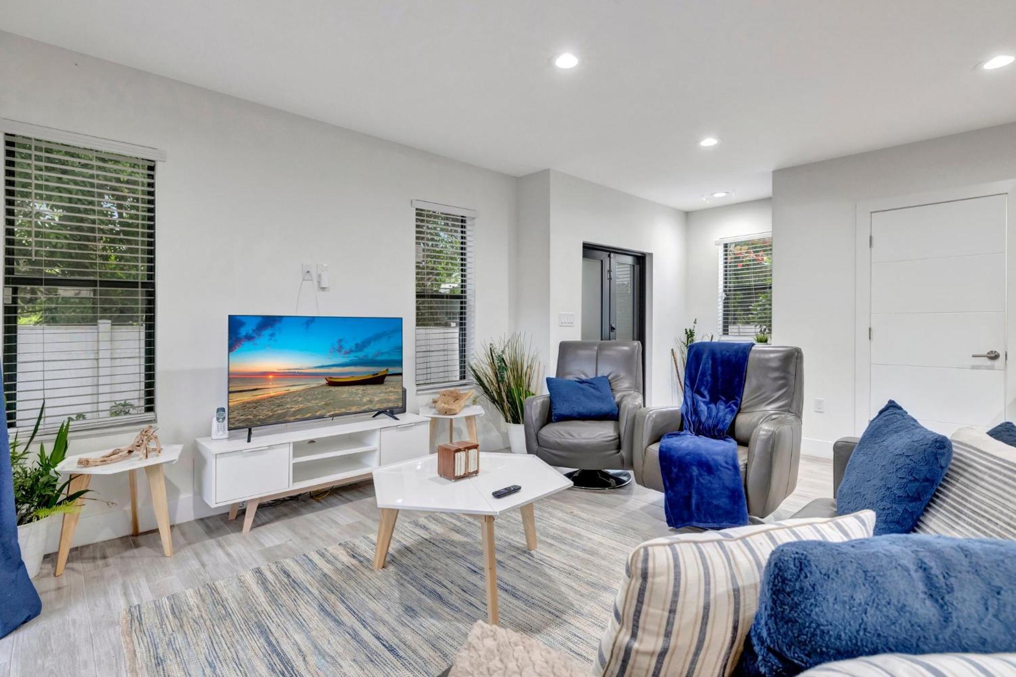 Magnificent Townhome Steps From Atlantic Ave Holiday home