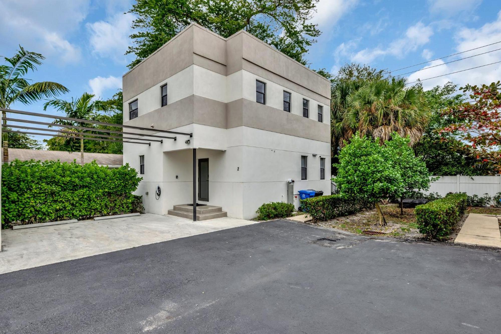 Magnificent Townhome Steps From Atlantic Ave Holiday home