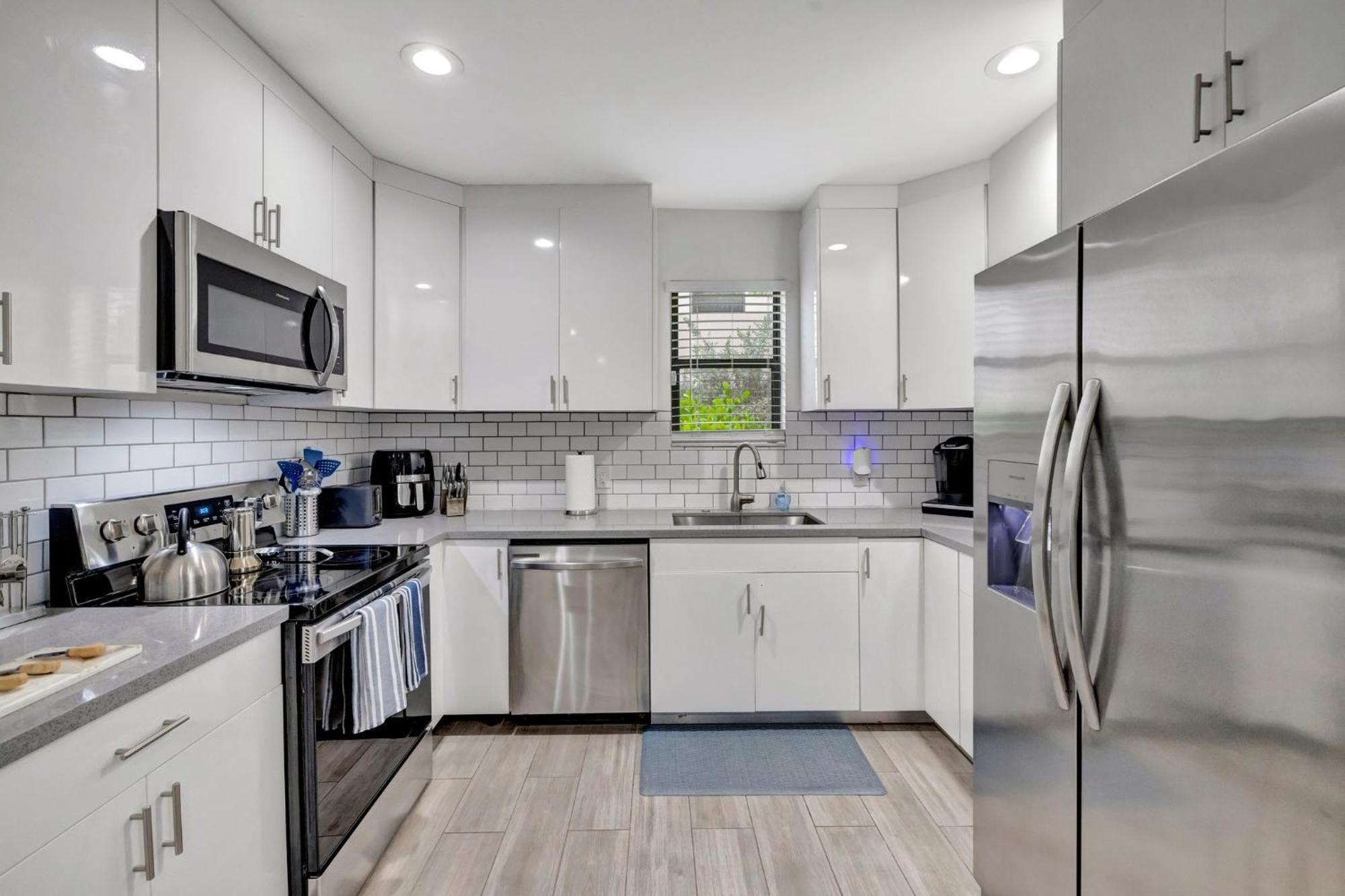 Magnificent Townhome Steps From Atlantic Ave Delray Beach