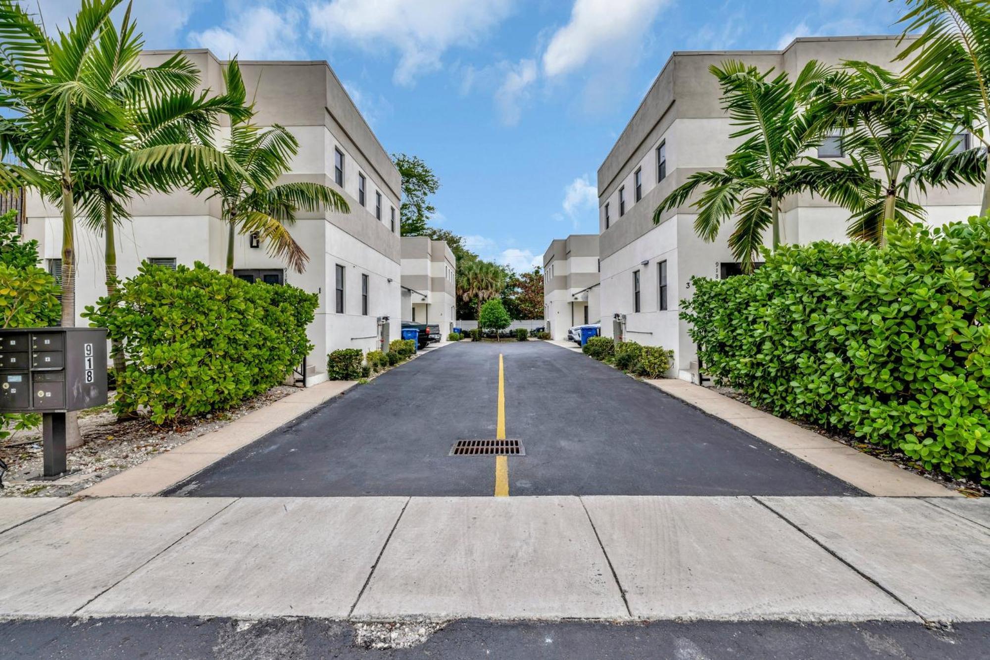 Magnificent Townhome Steps From Atlantic Ave Holiday home Delray Beach