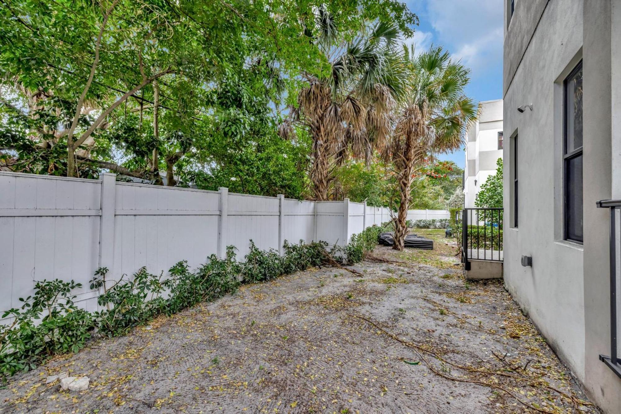 Holiday home Magnificent Townhome Steps From Atlantic Ave Delray Beach