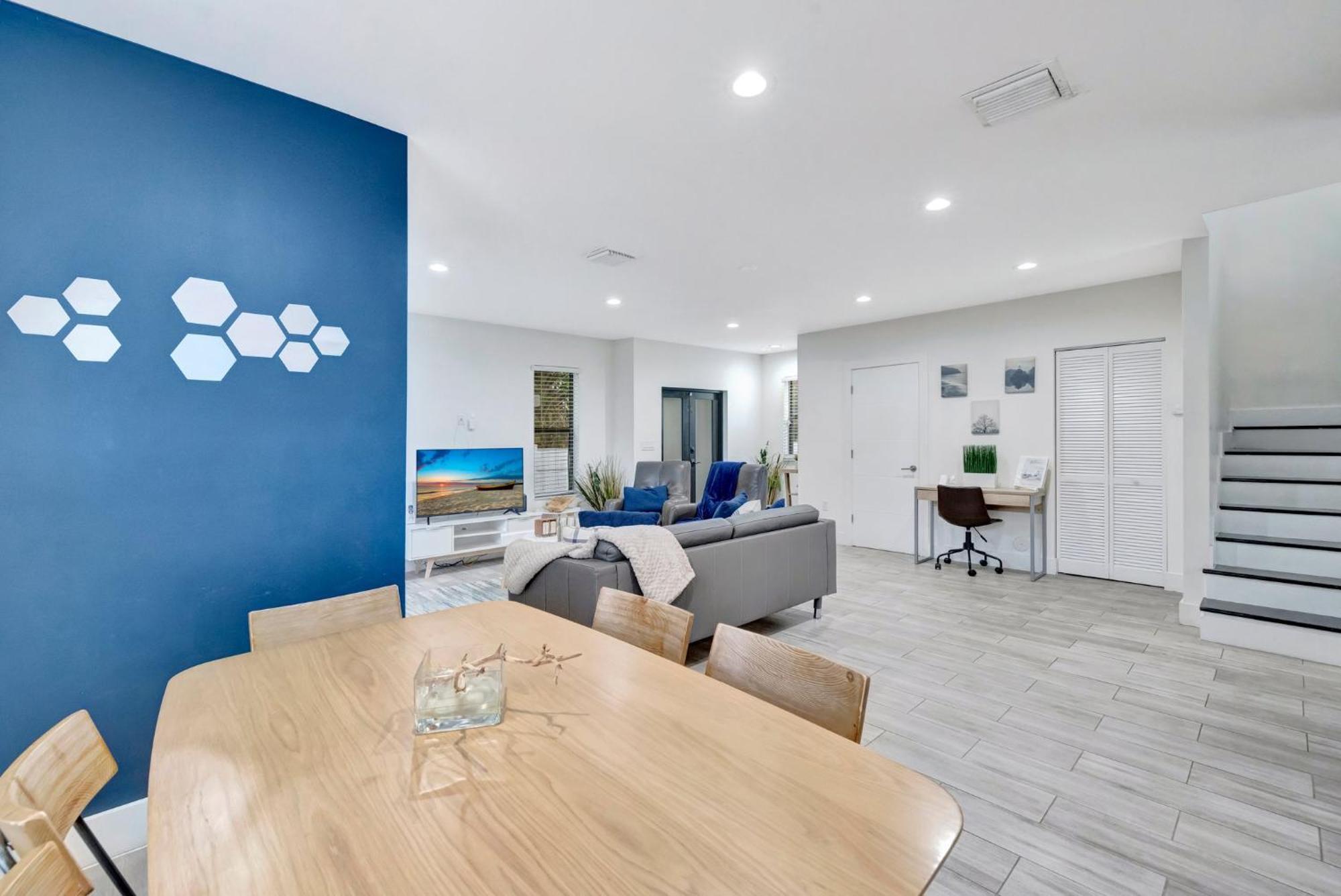 Holiday home Magnificent Townhome Steps From Atlantic Ave Delray Beach