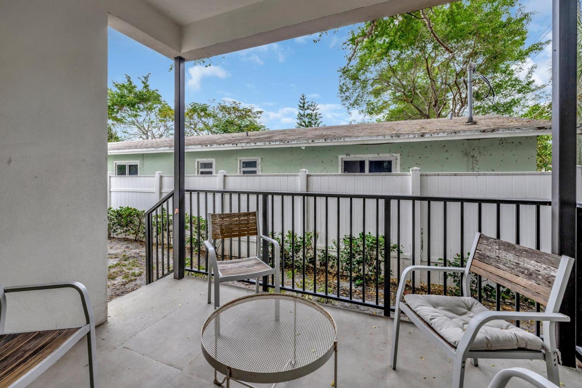 Magnificent Townhome Steps From Atlantic Ave Delray Beach