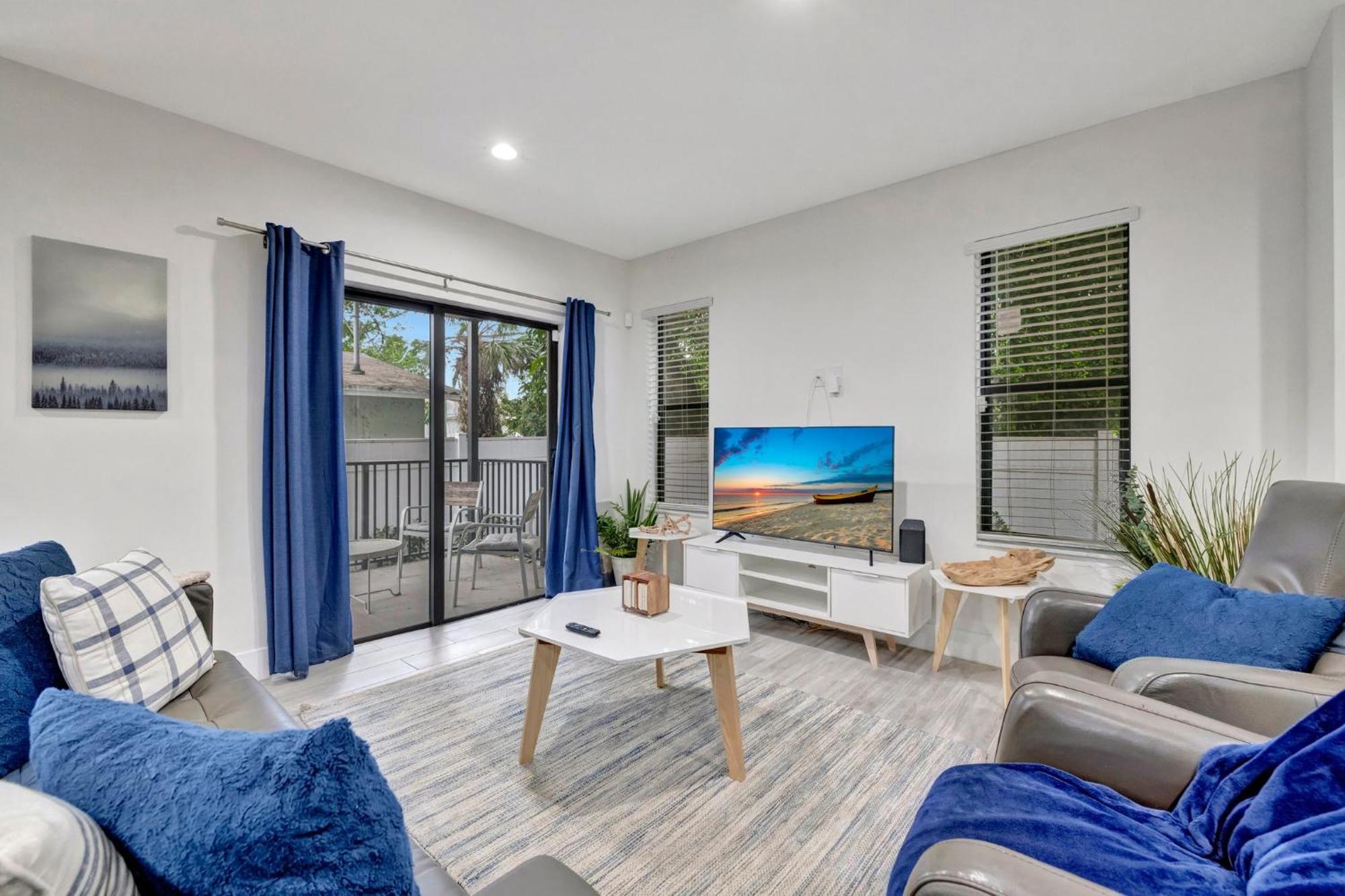 Magnificent Townhome Steps From Atlantic Ave Holiday home *