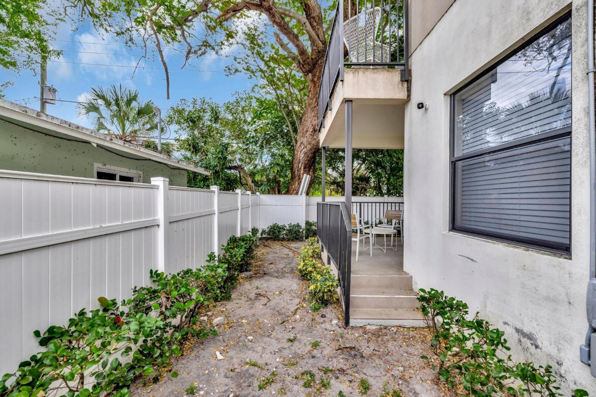 Magnificent Townhome Steps From Atlantic Ave Delray Beach