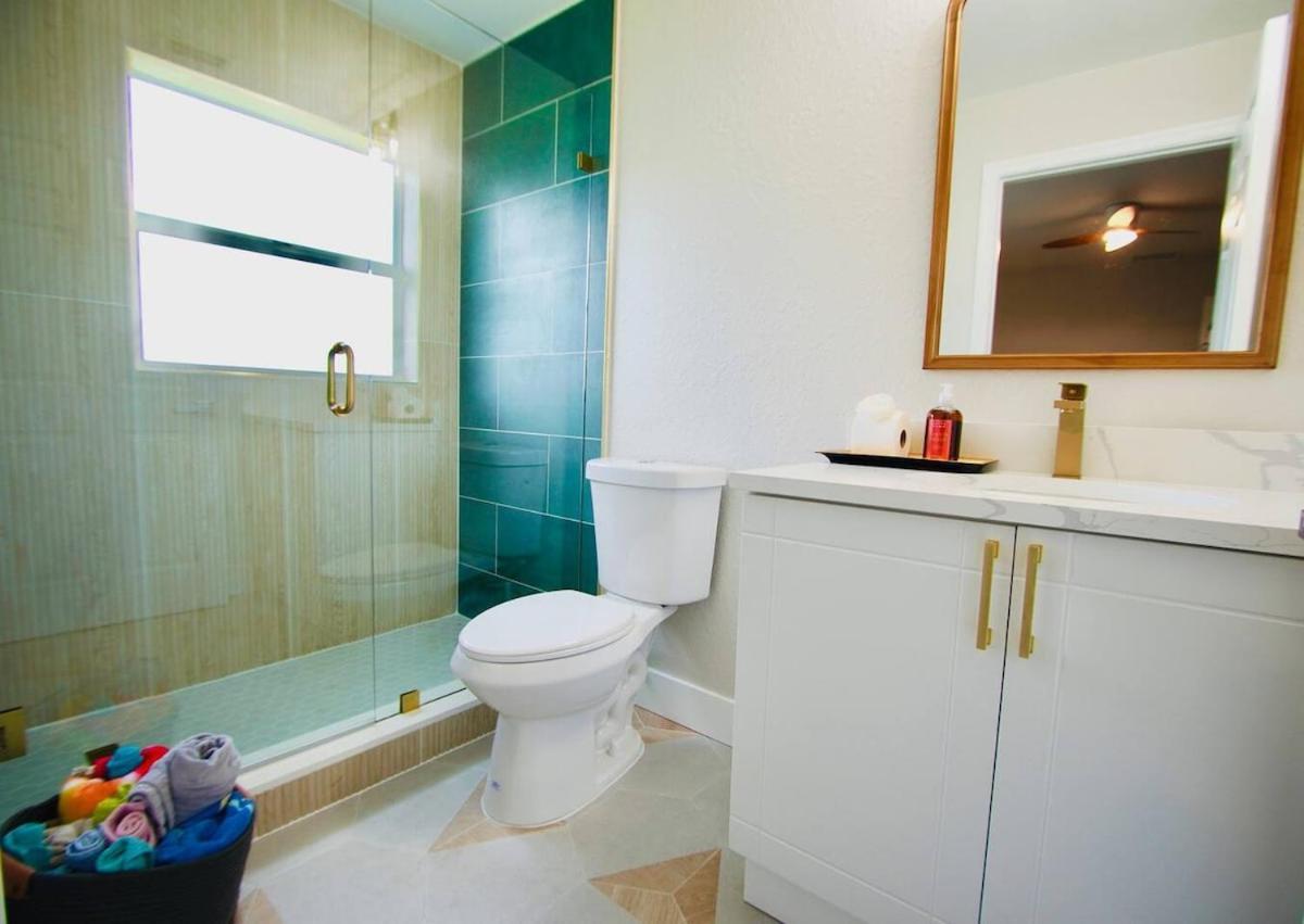 Mins To Atlantic Ave, Bars, Restaurants & Beach! * Delray Beach