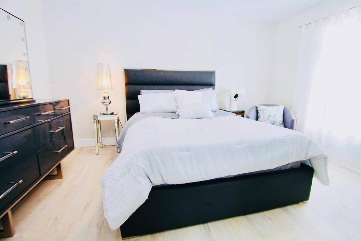 Mins To Atlantic Ave, Bars, Restaurants & Beach! *