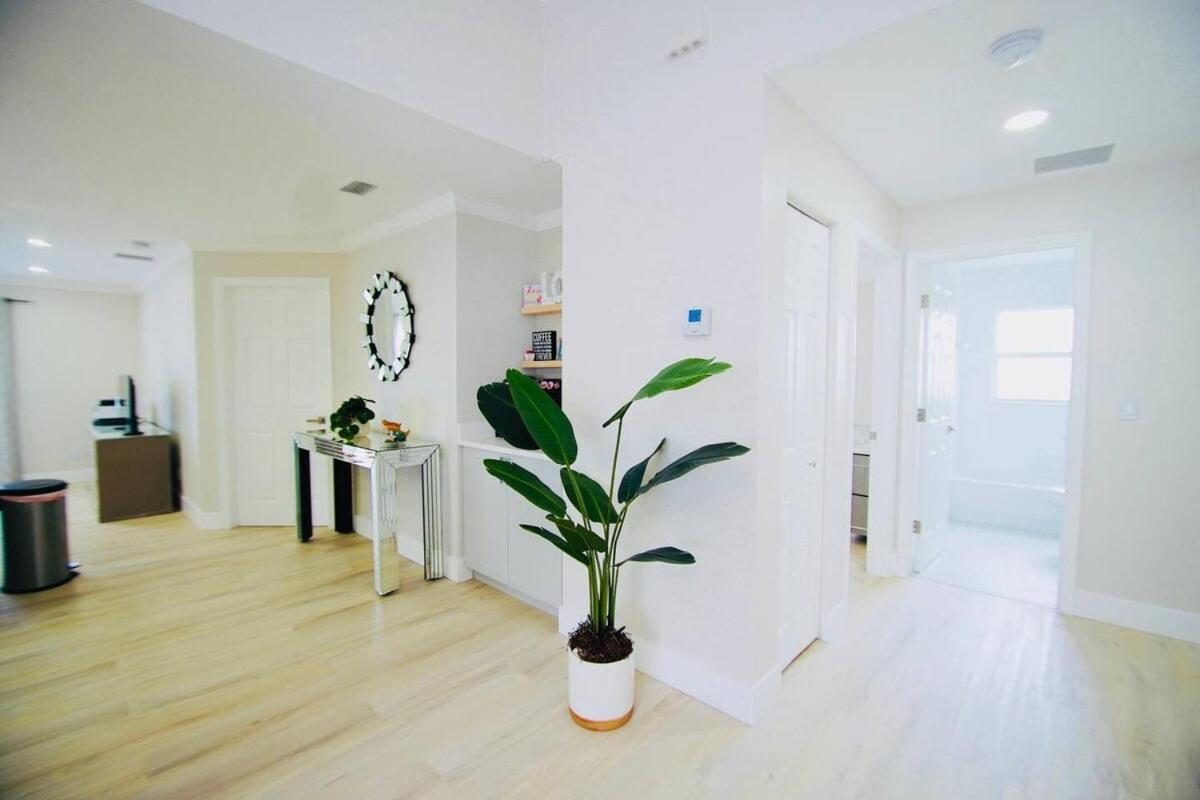 Mins To Atlantic Ave, Bars, Restaurants & Beach! Delray Beach