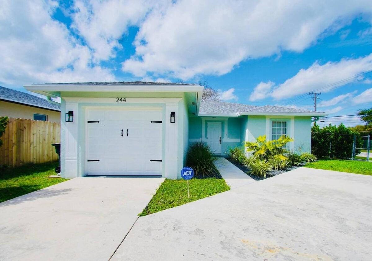 Mins To Atlantic Ave, Bars, Restaurants & Beach! Delray Beach
