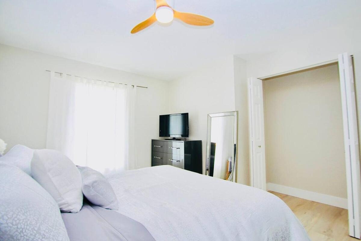 Mins To Atlantic Ave, Bars, Restaurants & Beach! *