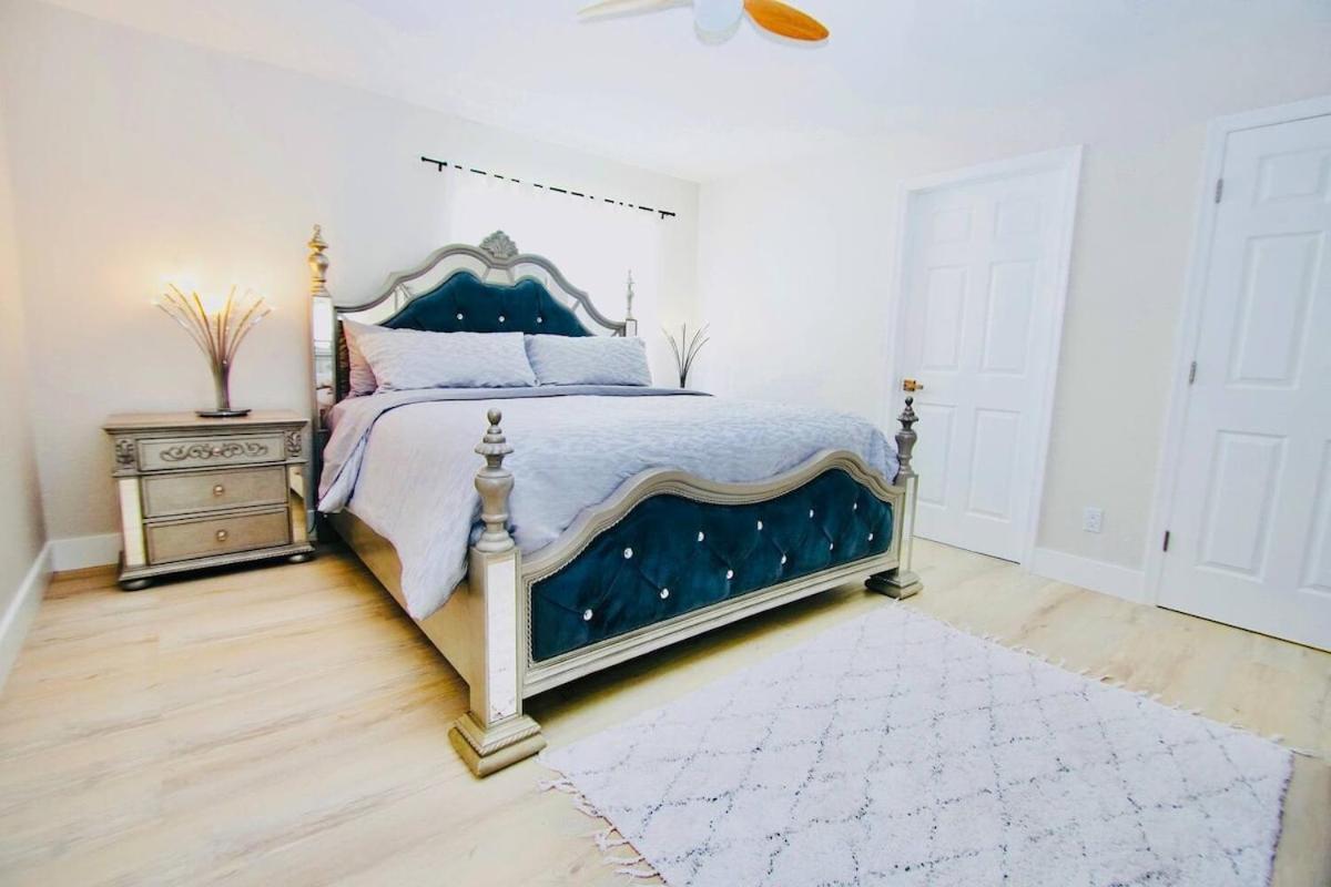 Mins To Atlantic Ave, Bars, Restaurants & Beach!