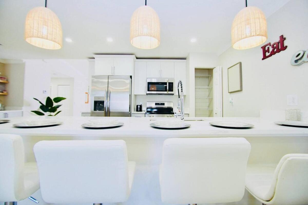 Mins To Atlantic Ave, Bars, Restaurants & Beach! Apartment