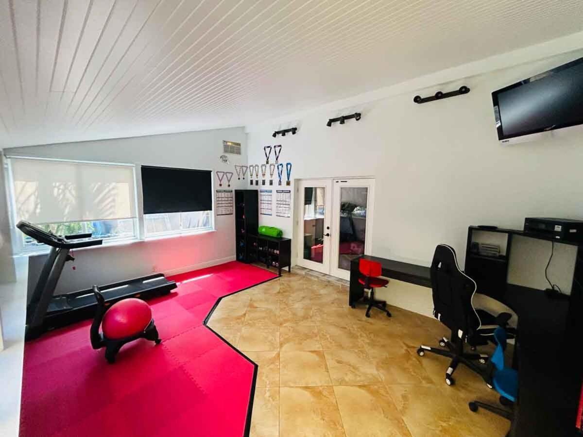 Artistic Retreat, King With Private Balcony! *