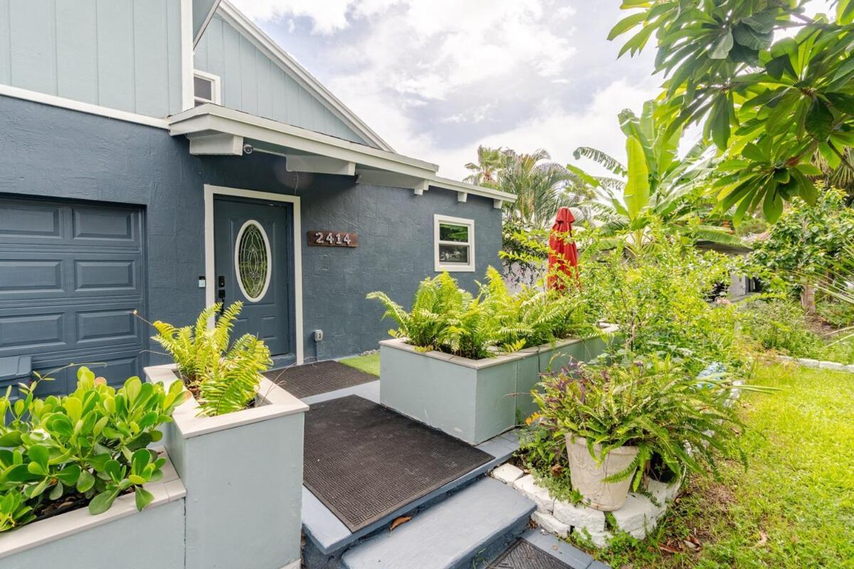Artistic Retreat, King With Private Balcony! * Delray Beach