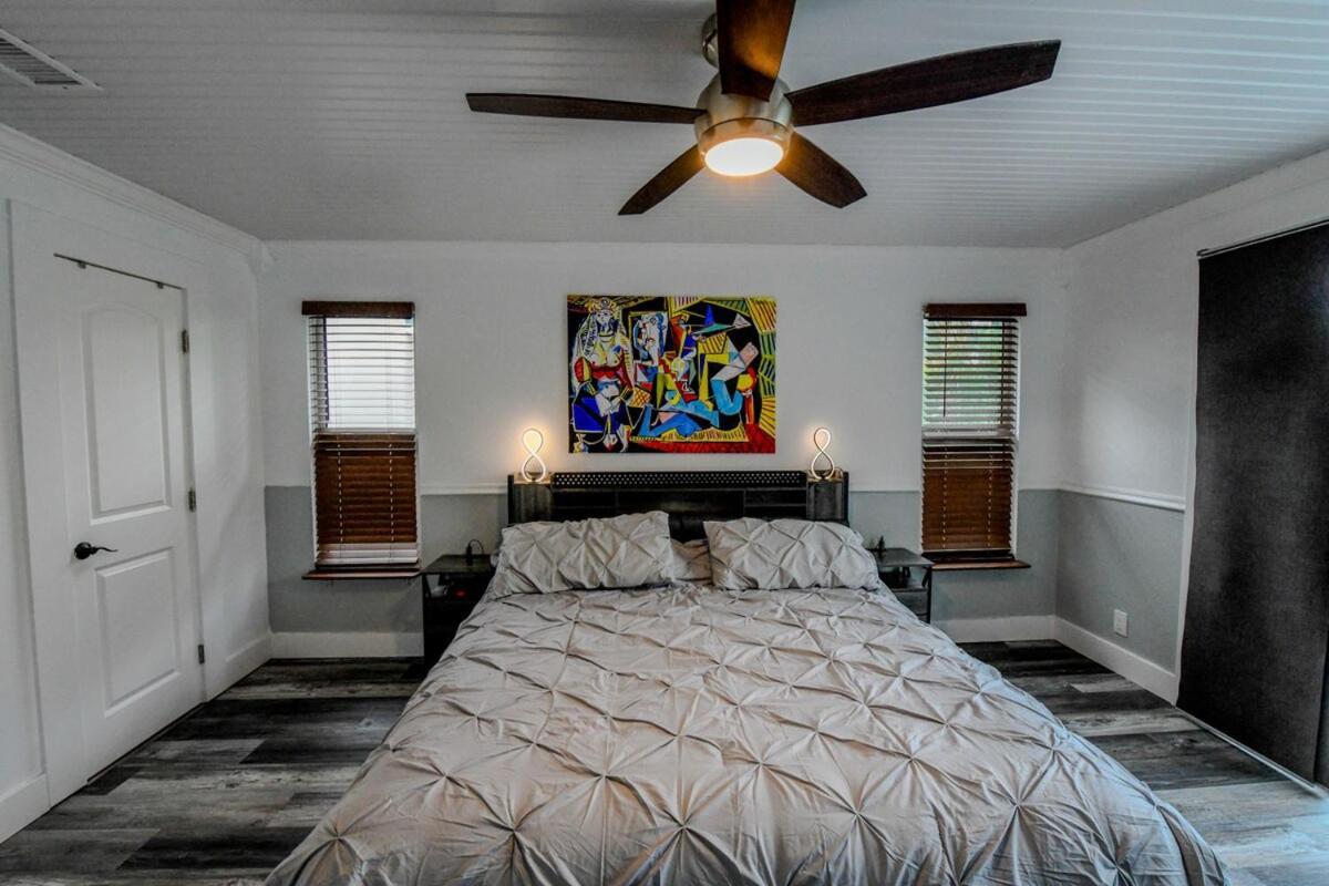 Artistic Retreat, King With Private Balcony! Holiday home *