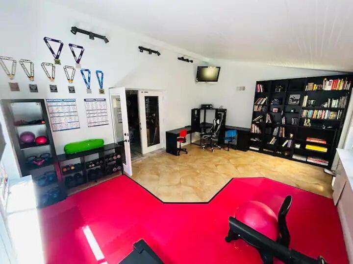 Artistic Retreat, King With Private Balcony! *