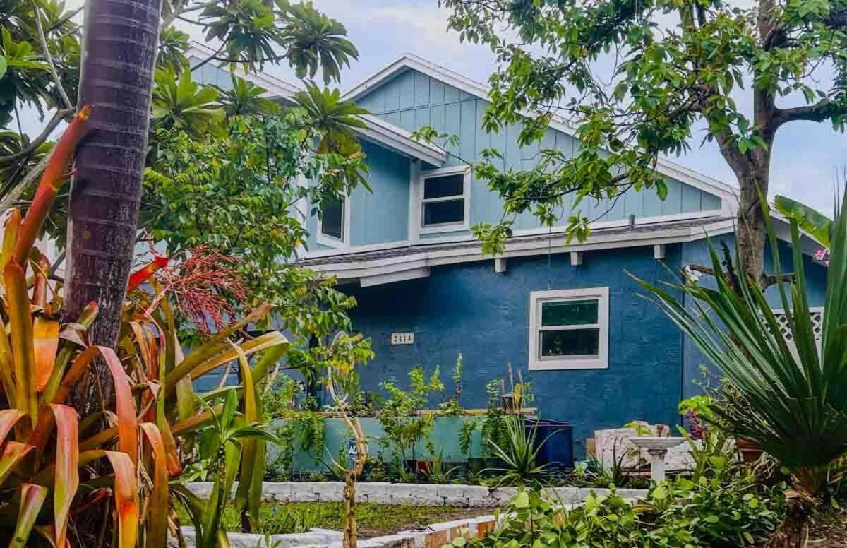 Artistic Retreat, King With Private Balcony! * Delray Beach
