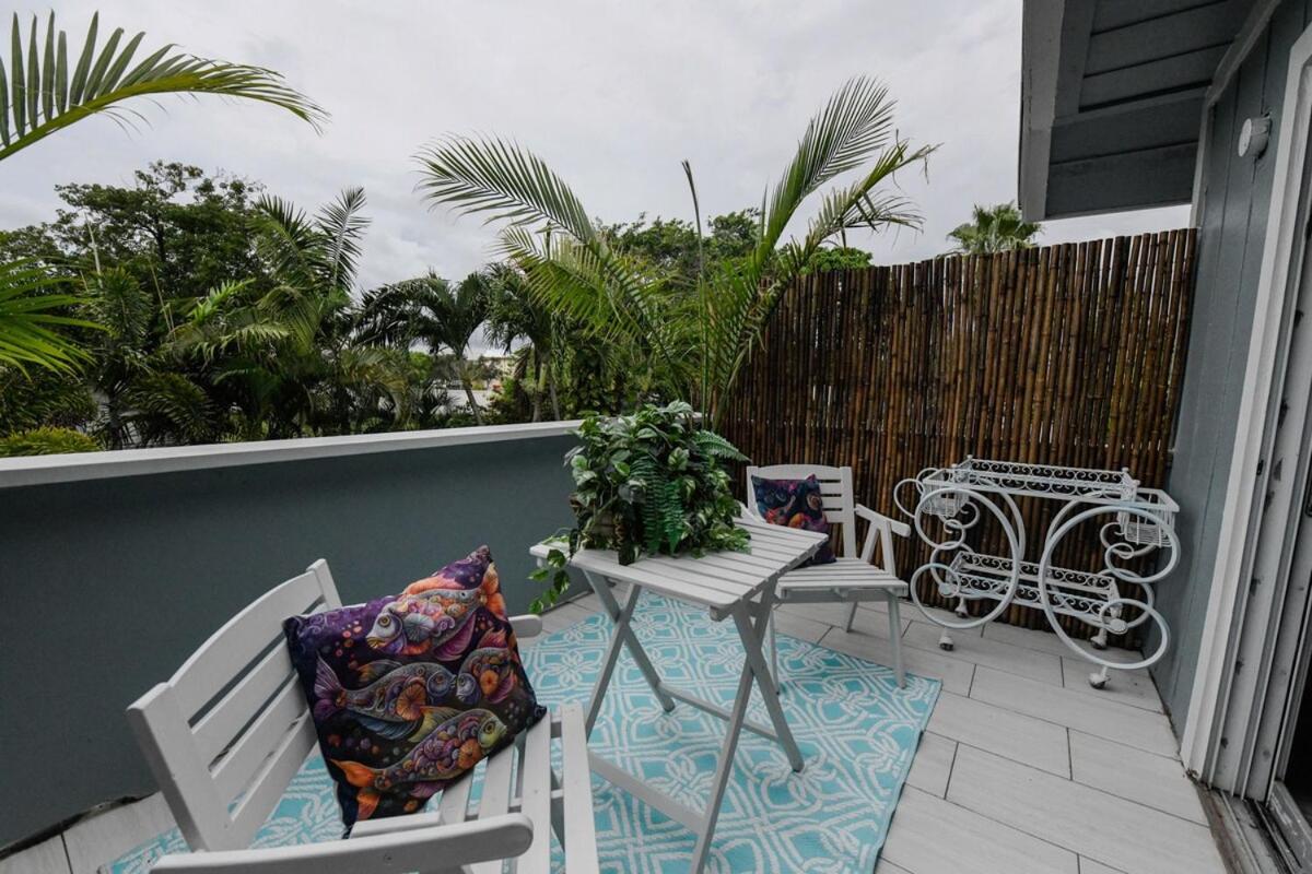 Artistic Retreat, King With Private Balcony!