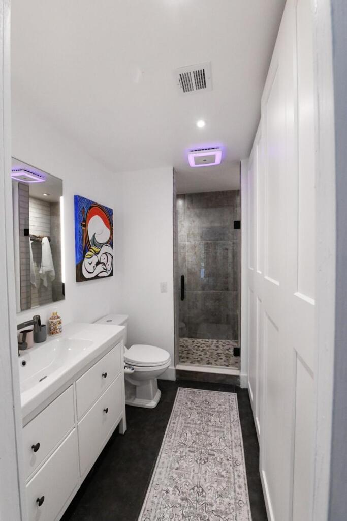 Artistic Retreat, King With Private Balcony! *