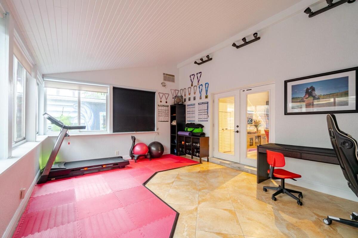 Holiday home Artistic Retreat, King With Private Balcony!