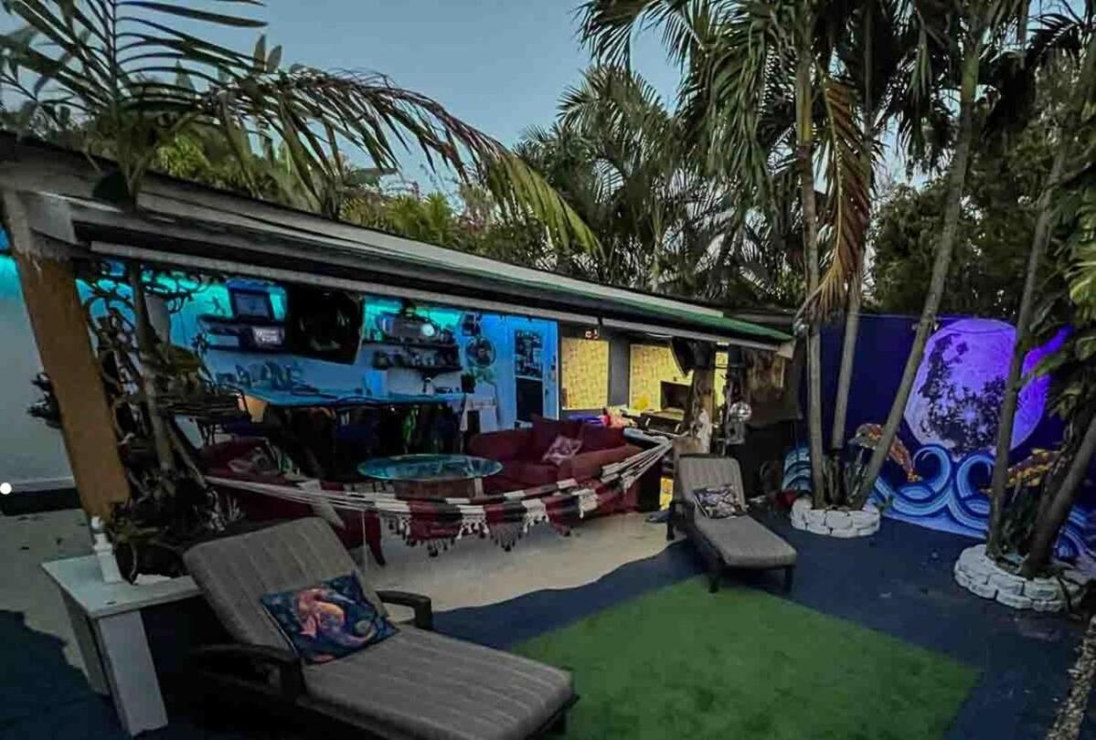 Artistic Retreat, King With Private Balcony! Holiday home *