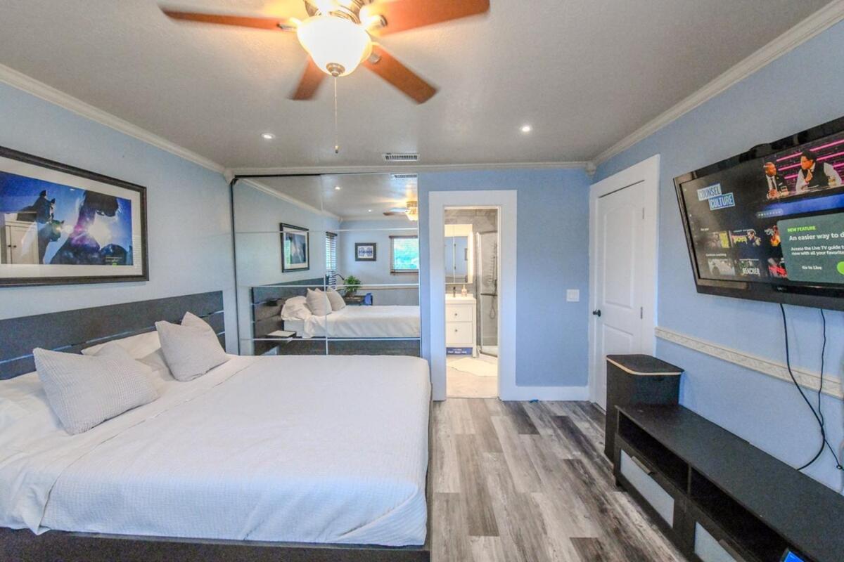 Artistic Retreat, King With Private Balcony! * Delray Beach