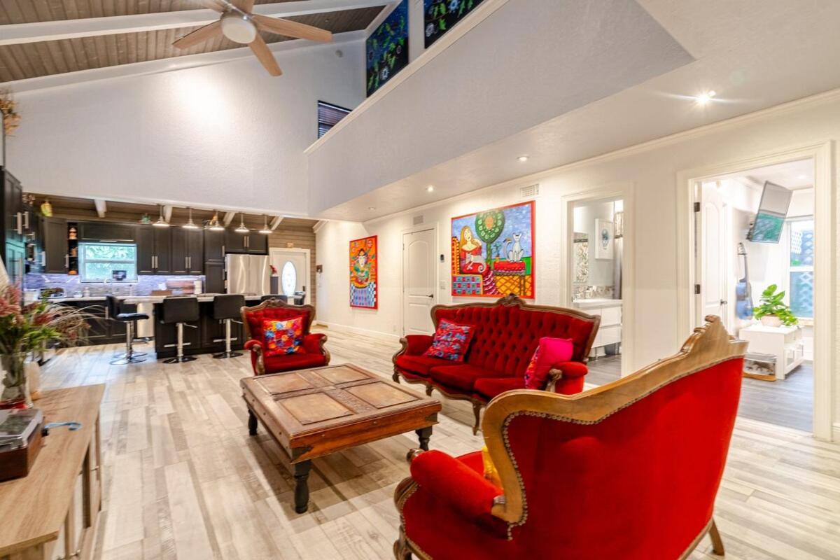 Artistic Retreat, King With Private Balcony! * Delray Beach