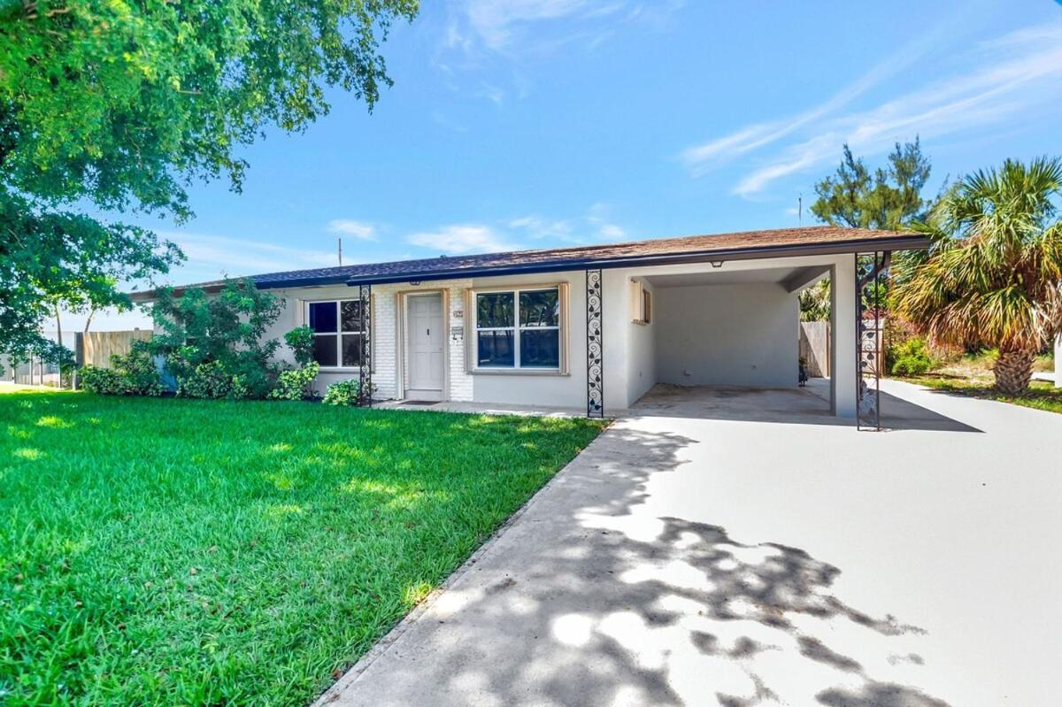 Newly Renovated Three Bedroom Near Atlantic Avenue And Holiday home Delray Beach