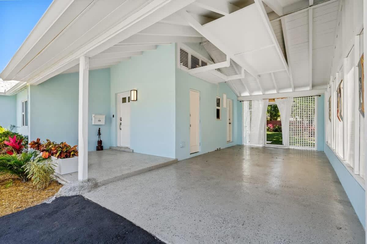 Pool And Spacious Backyard - Delray