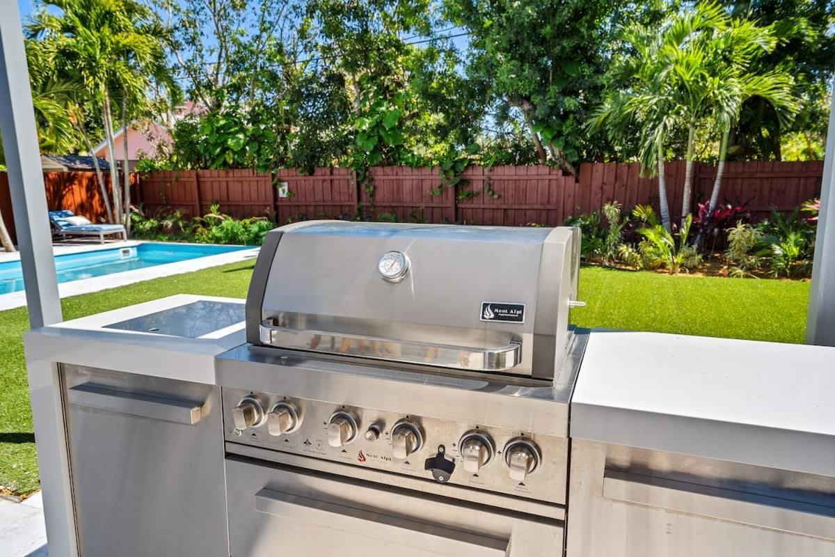 Pool And Spacious Backyard - Delray *