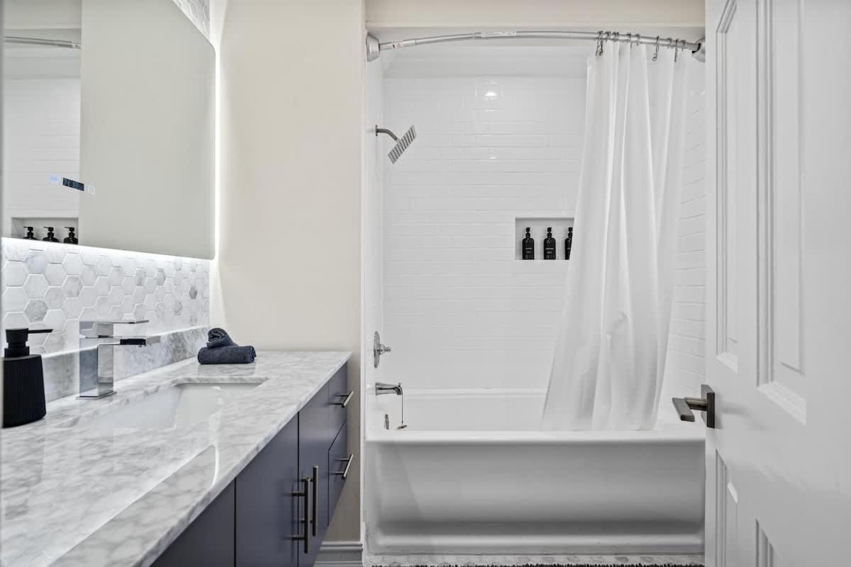 Pool And Spacious Backyard - Delray Holiday home *