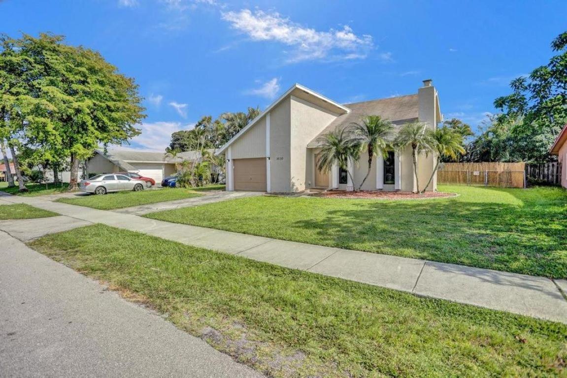 Holiday home Luxurious 3-bedroom House W Priv Pool Game Delray Beach