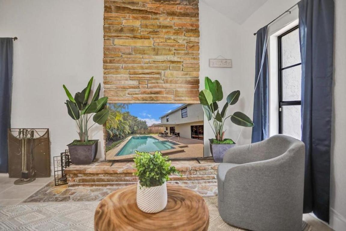 Luxurious 3-bedroom House W Priv Pool Game Delray Beach