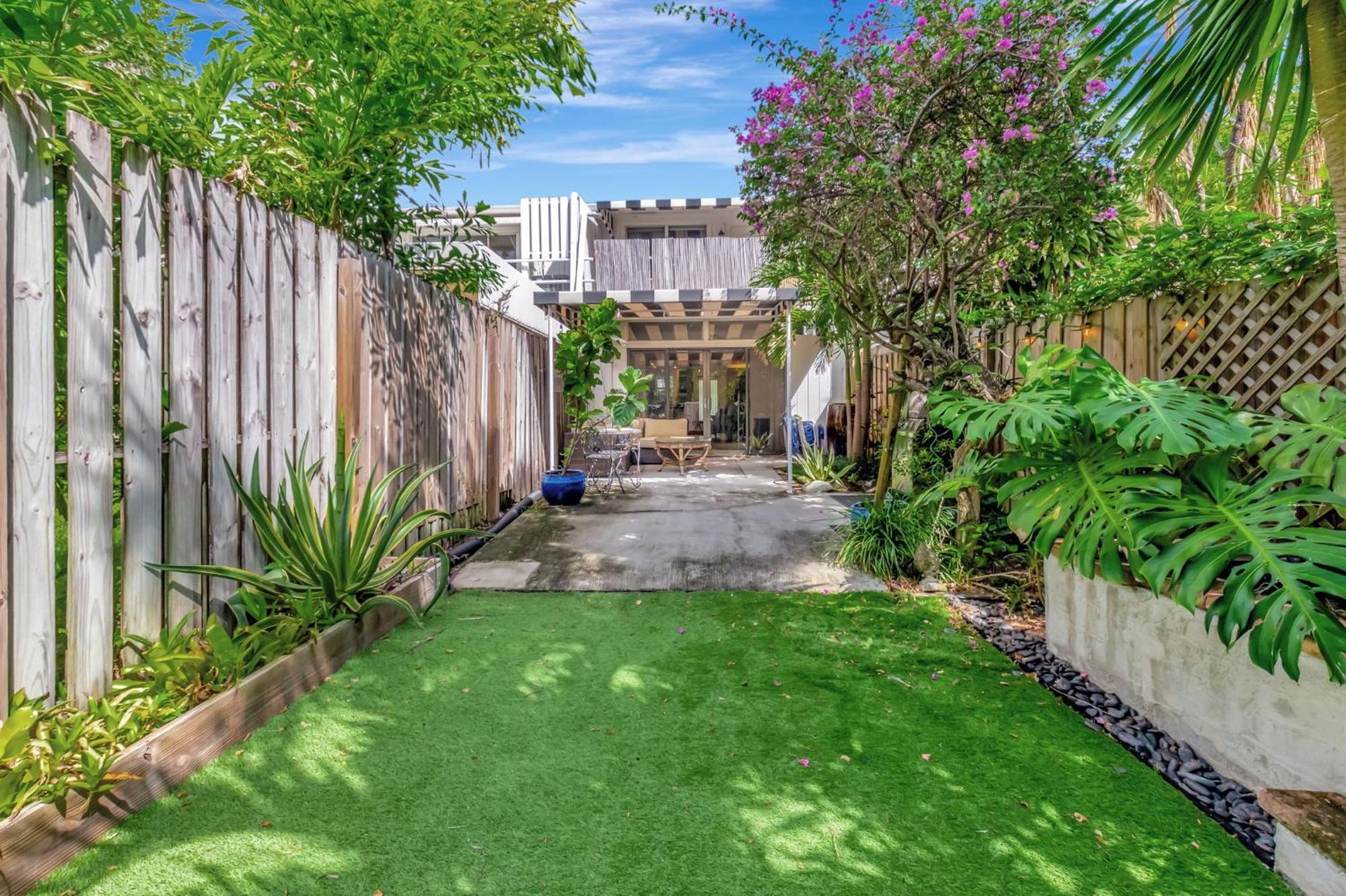 Magnificent Townhome Steps From Atlantic Ave Holiday home