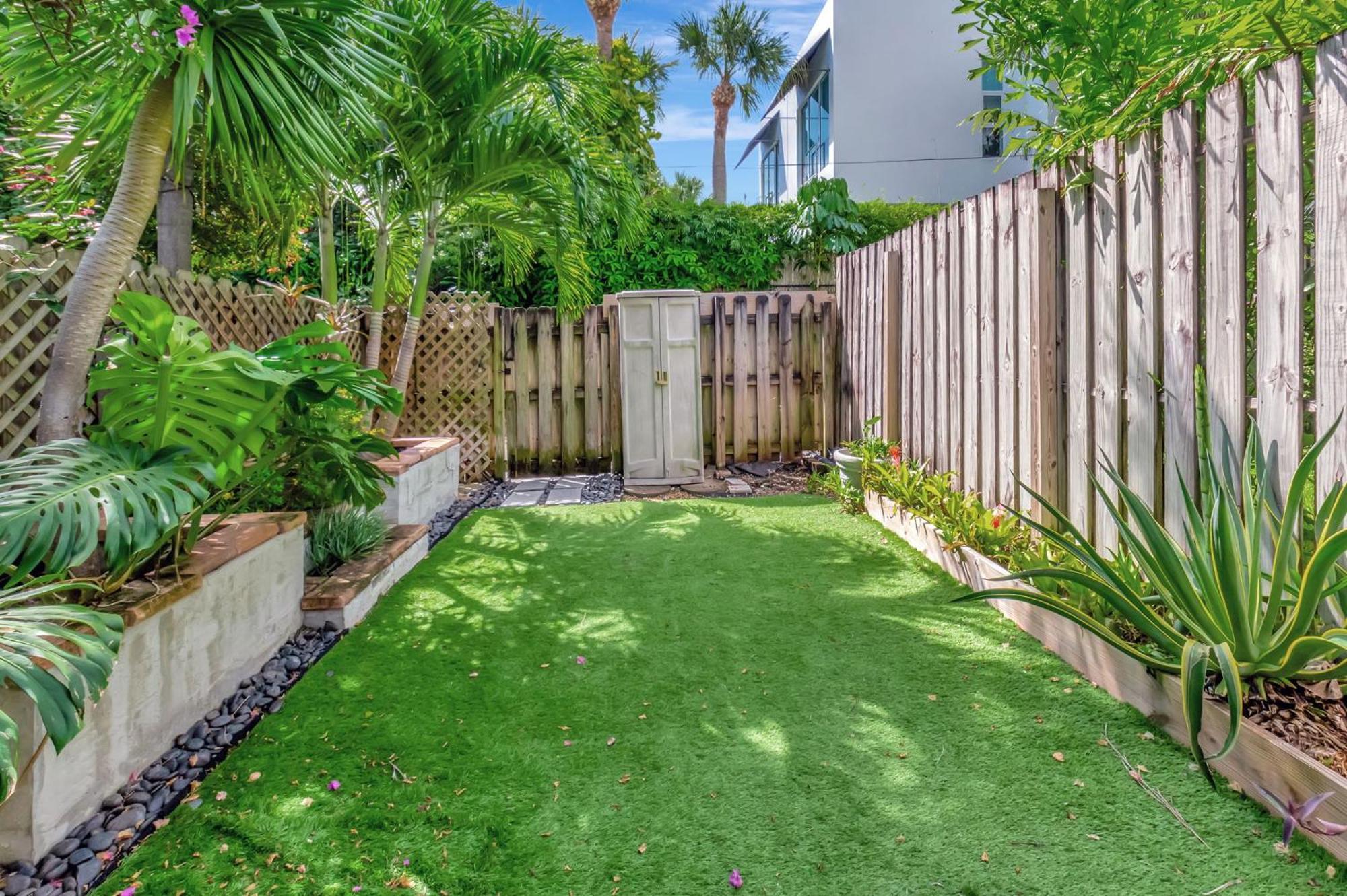 Magnificent Townhome Steps From Atlantic Ave Holiday home Delray Beach