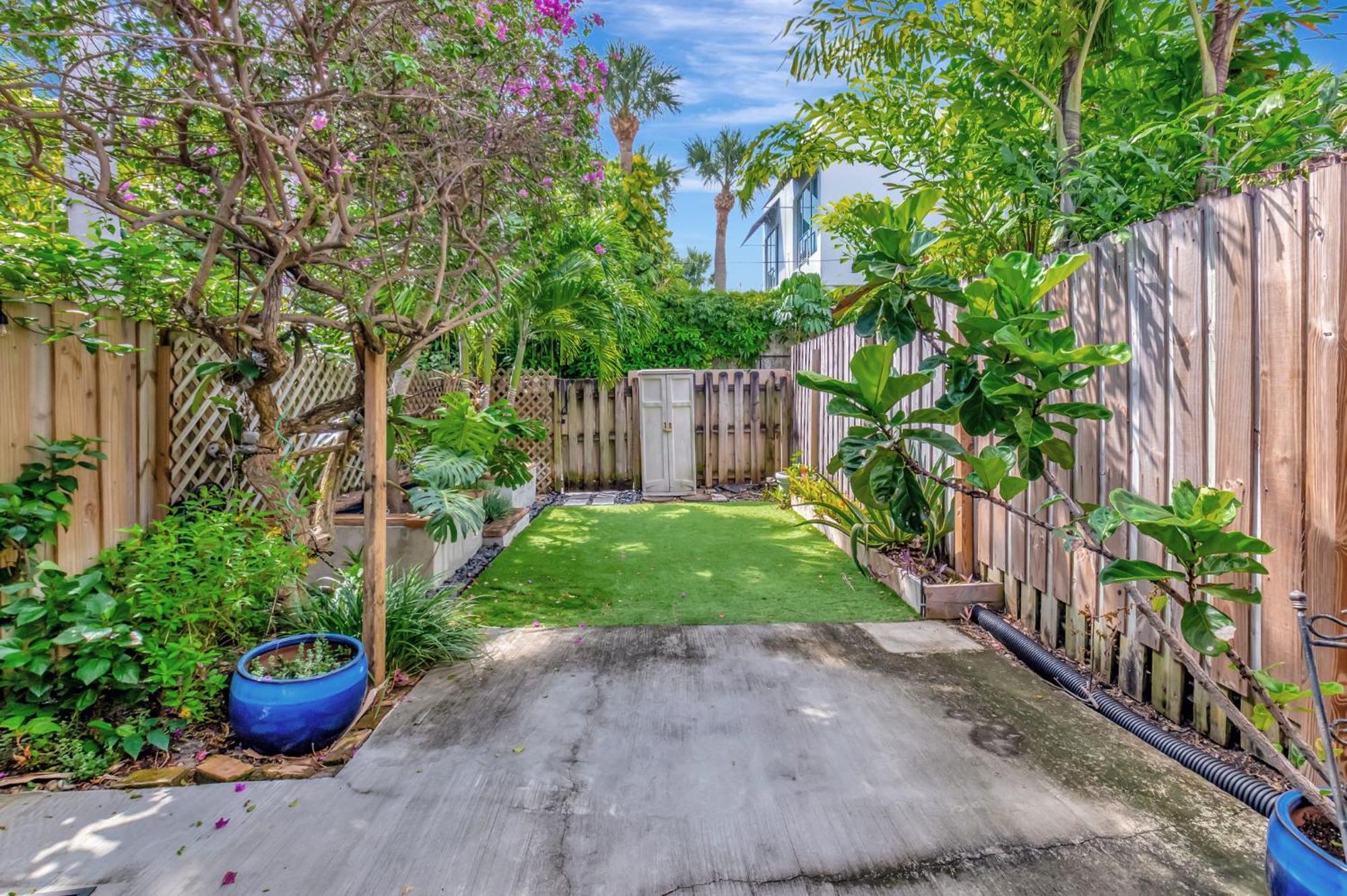 Magnificent Townhome Steps From Atlantic Ave Delray Beach
