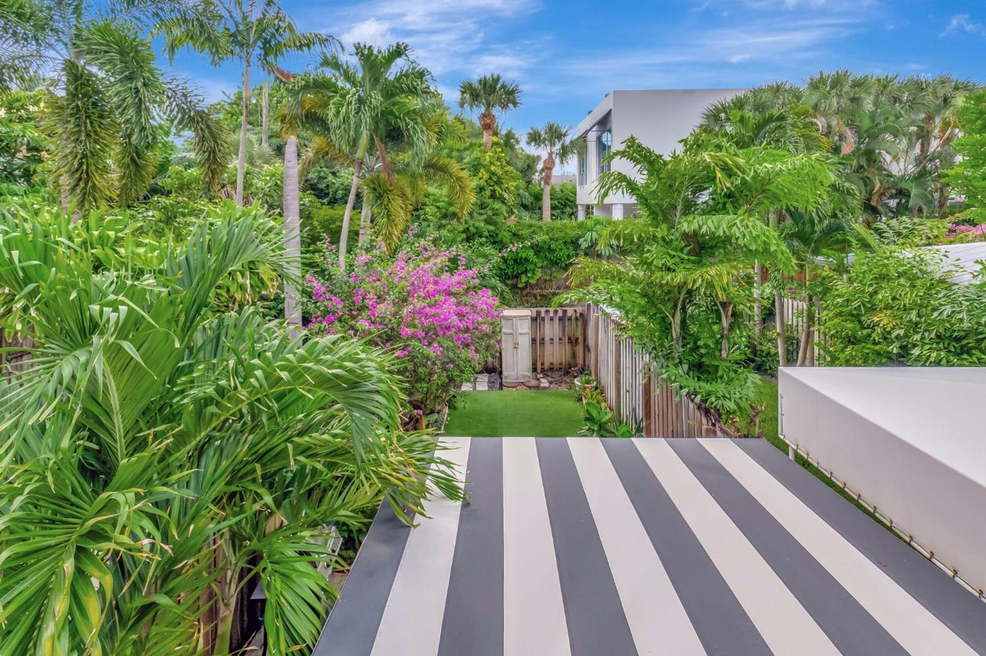 Magnificent Townhome Steps From Atlantic Ave