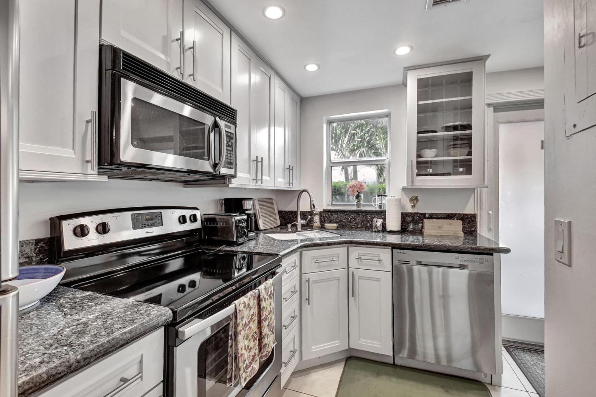 Magnificent Townhome Steps From Atlantic Ave Holiday home Delray Beach