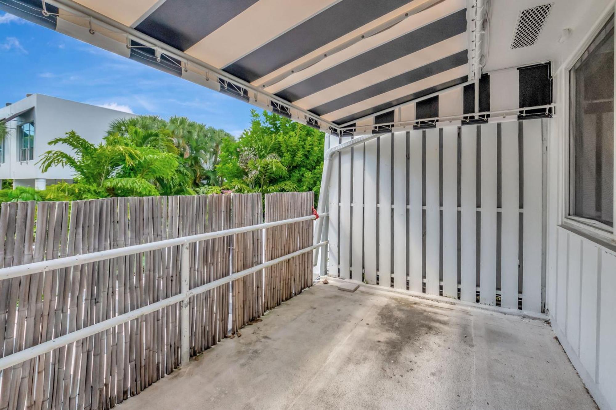 Magnificent Townhome Steps From Atlantic Ave Delray Beach