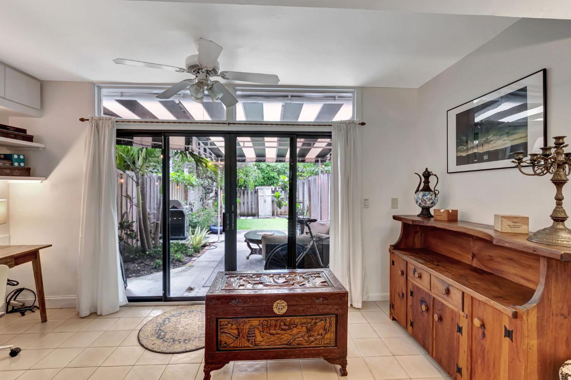 Magnificent Townhome Steps From Atlantic Ave Holiday home