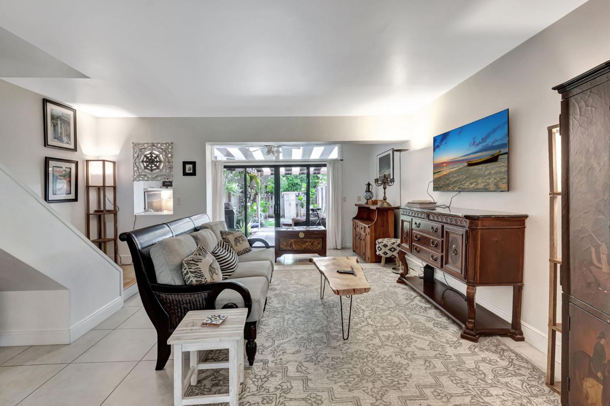 Magnificent Townhome Steps From Atlantic Ave Holiday home *