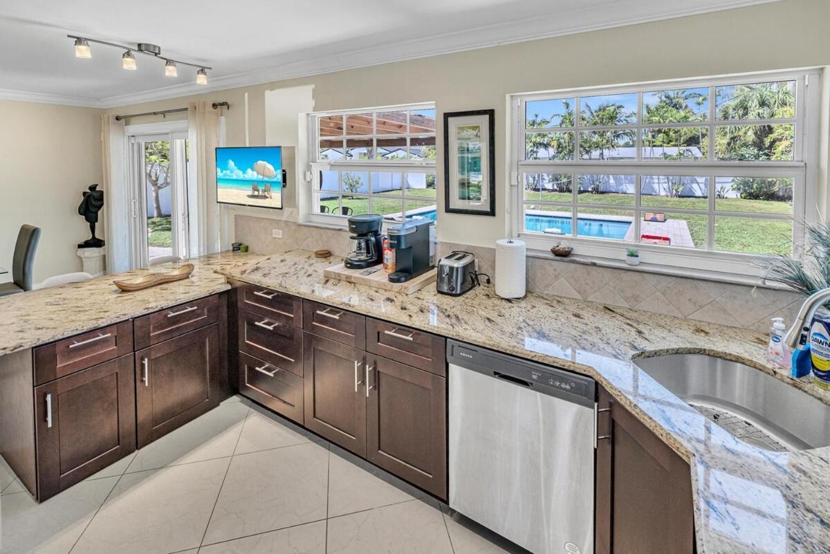 Stunning Tropical Pool House Delray Near The Delray Beach