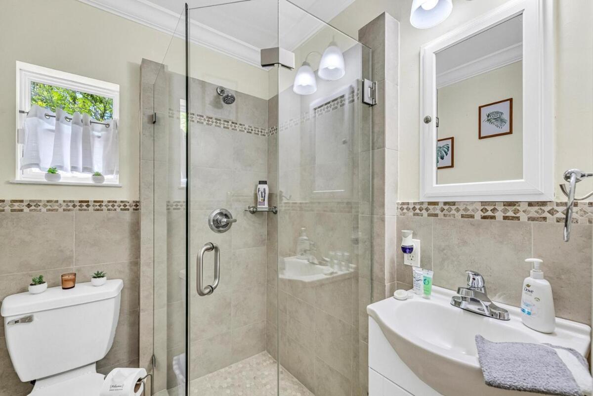 Stunning Tropical Pool House Delray Near The Holiday home Delray Beach