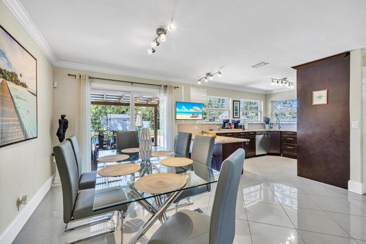 Stunning Tropical Pool House Delray Near The Holiday home Delray Beach