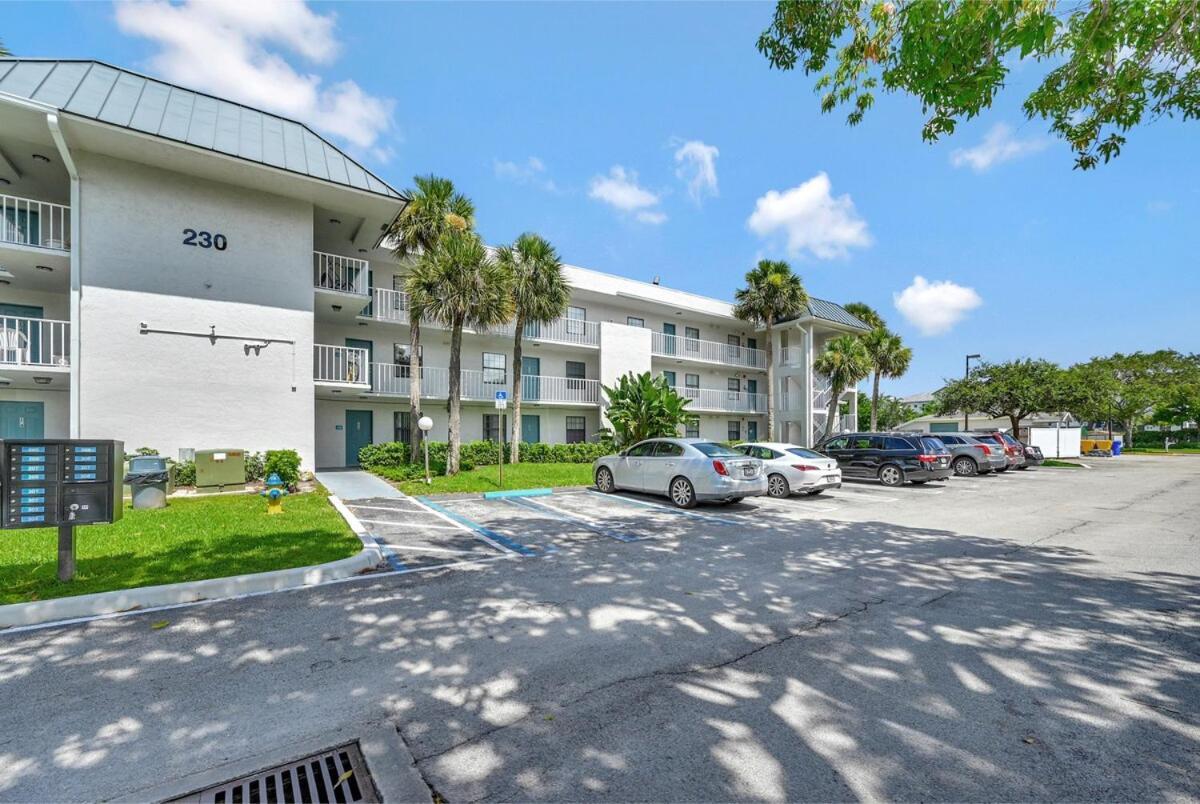 Delray Retreat Pool Free Parking *