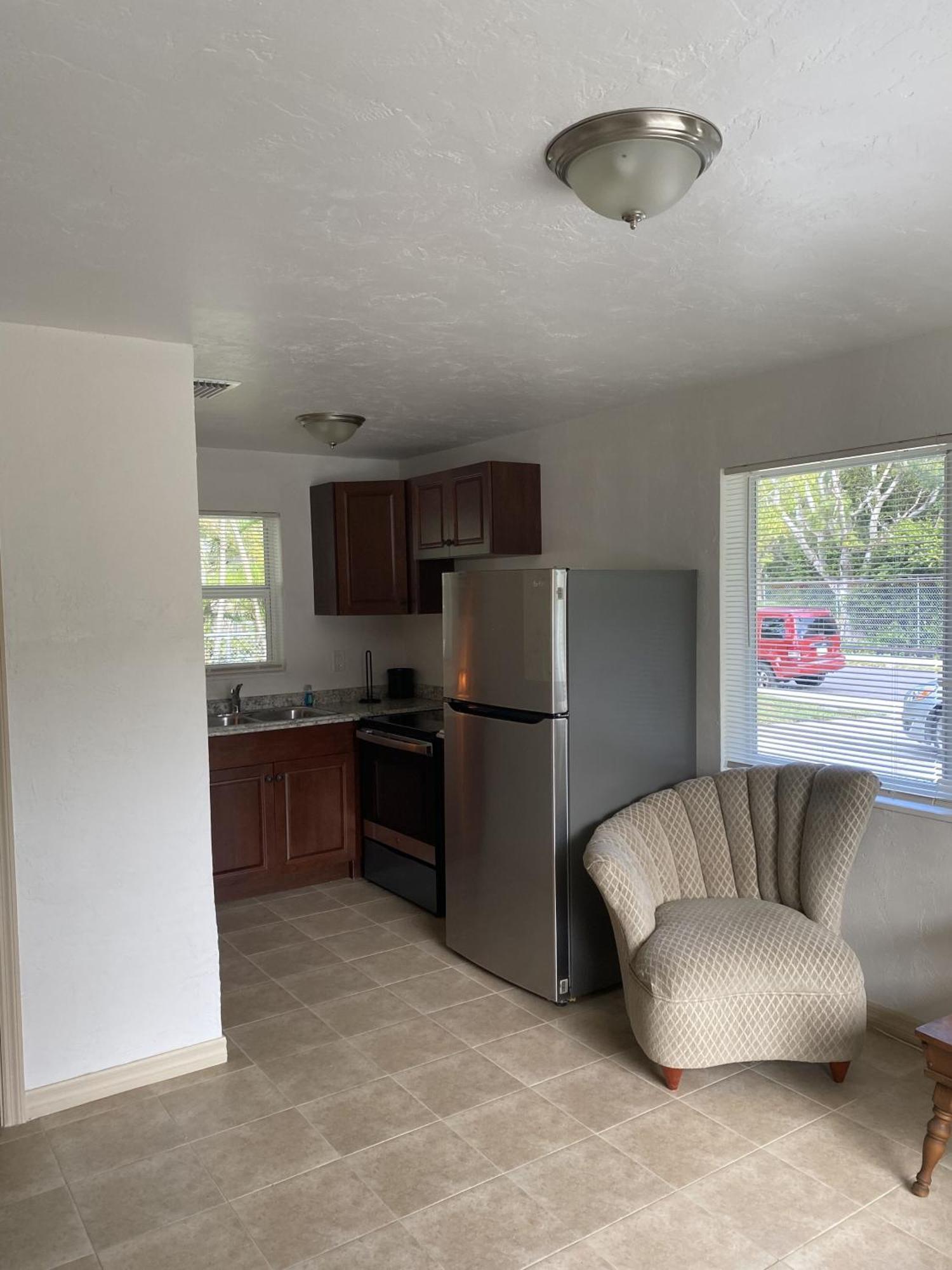 Location, Rates In Delray Off The Avenue