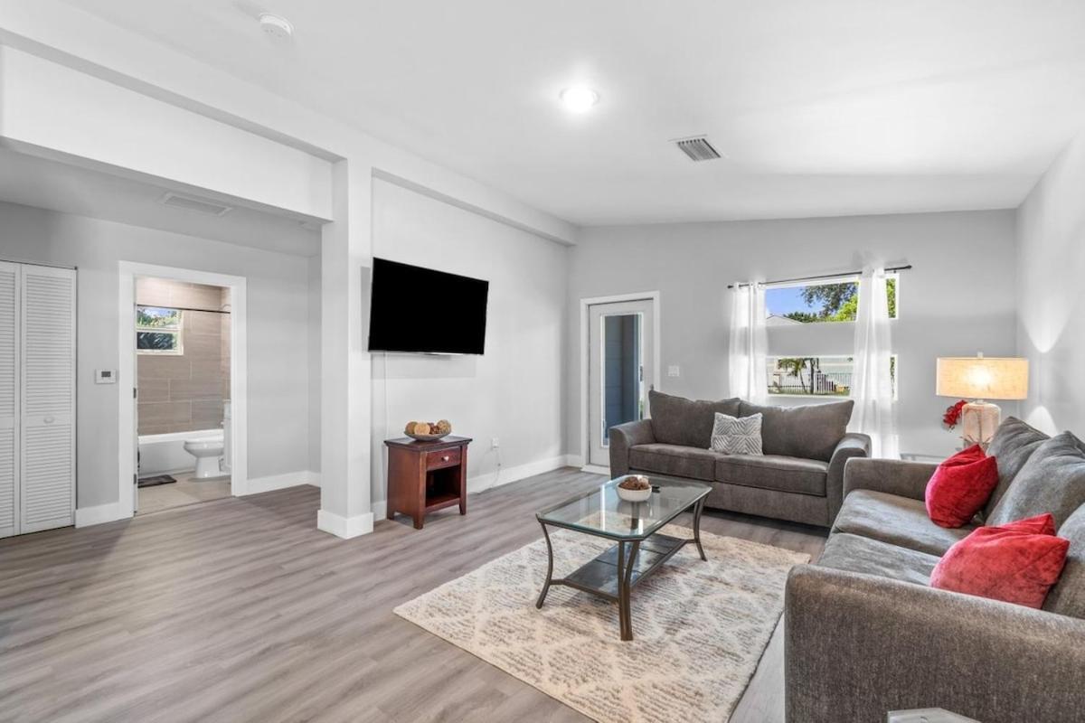 Close To Atlantic Ave, Beach! Hot Tub-5 Beds-king Holiday home Delray Beach