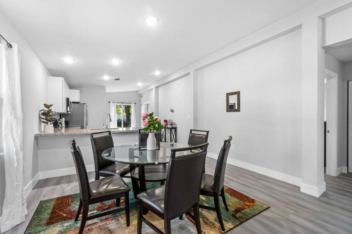 Close To Atlantic Ave, Beach! Hot Tub-5 Beds-king Holiday home Delray Beach