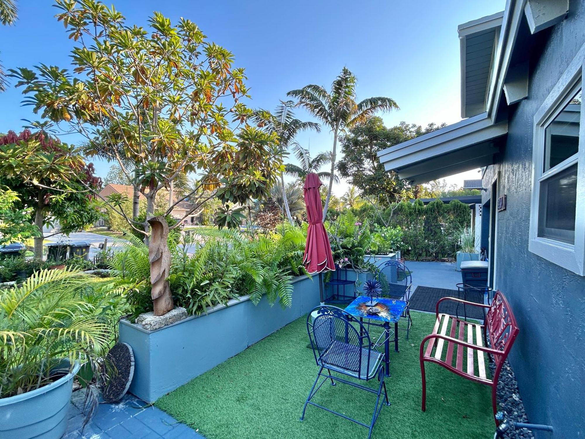 Artistic Retreat, King With Private Balcony! * Delray Beach